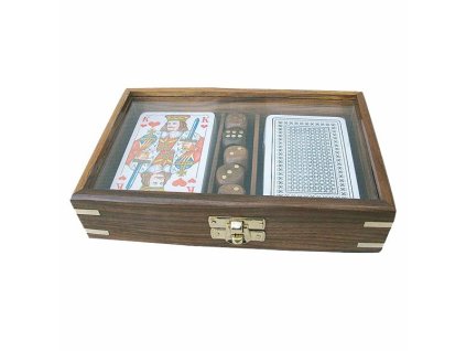 Karty na poker a hrací kostky v dárkovém boxu