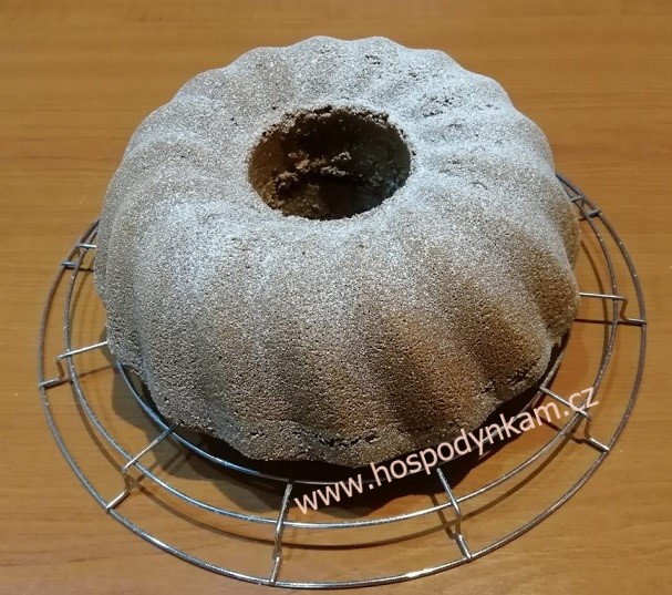 Bábovka s oříškovým nádechem