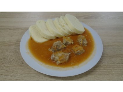 Segedínský vepřový guláš,houskový knedlík (zelí,smetana) (1,6,12)