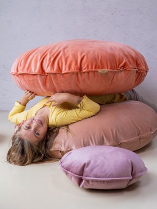 K čemu jsou PUFFy???? 🩷 Pro pocit bezpečí a opory. Když si dítě lehne nebo se zaboří do velkého puffu, tělo dostává více...