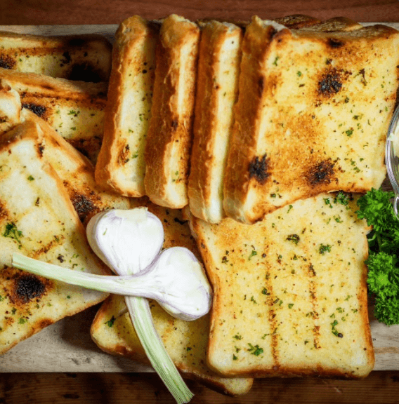 Grilovaný Texas Toast s cesnakom