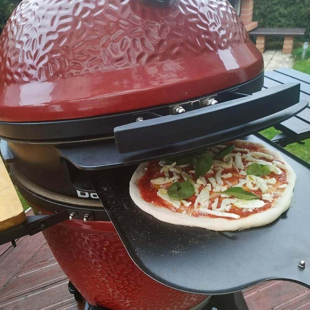 Chrumkavá pizza v keramickom grile Kamado Joe