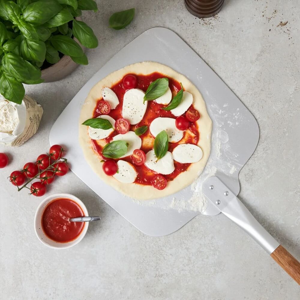 lopatka-na-pizzu-s-rukovatou-boska-tem