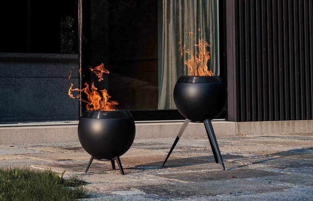 ohniska-hofats-moon-all-black-na-terase