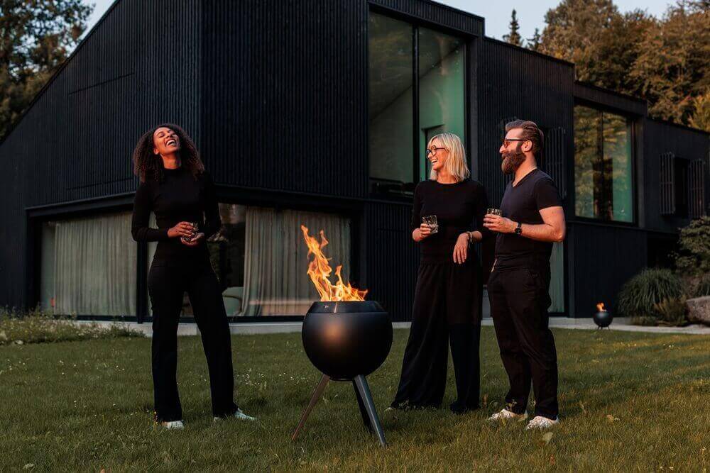 ohnisko-hofats-moon-all-black-v-zahrade