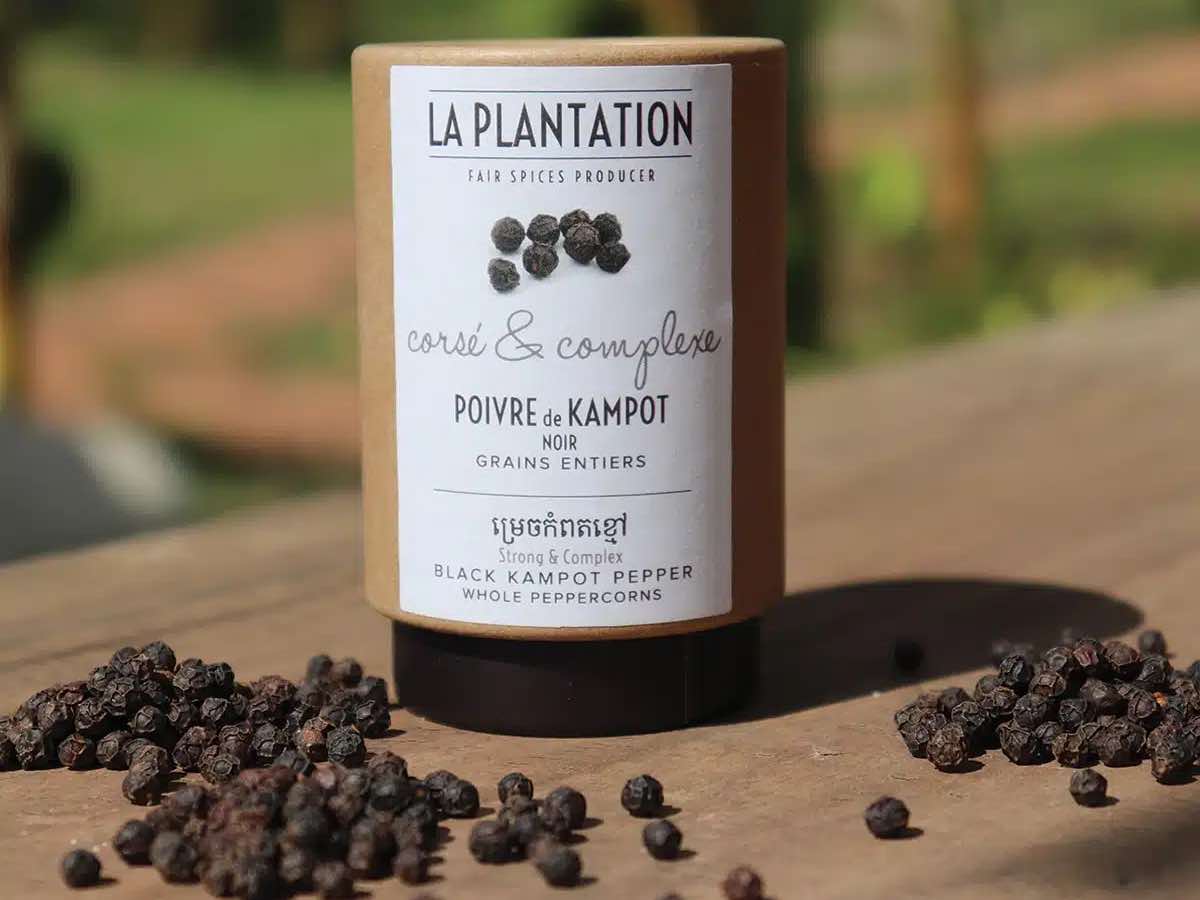 cierne-kampotske-korenie-la-plantation