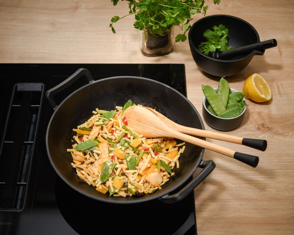 liatinova-wok-panvica-30-cm-maku-na-sporaku