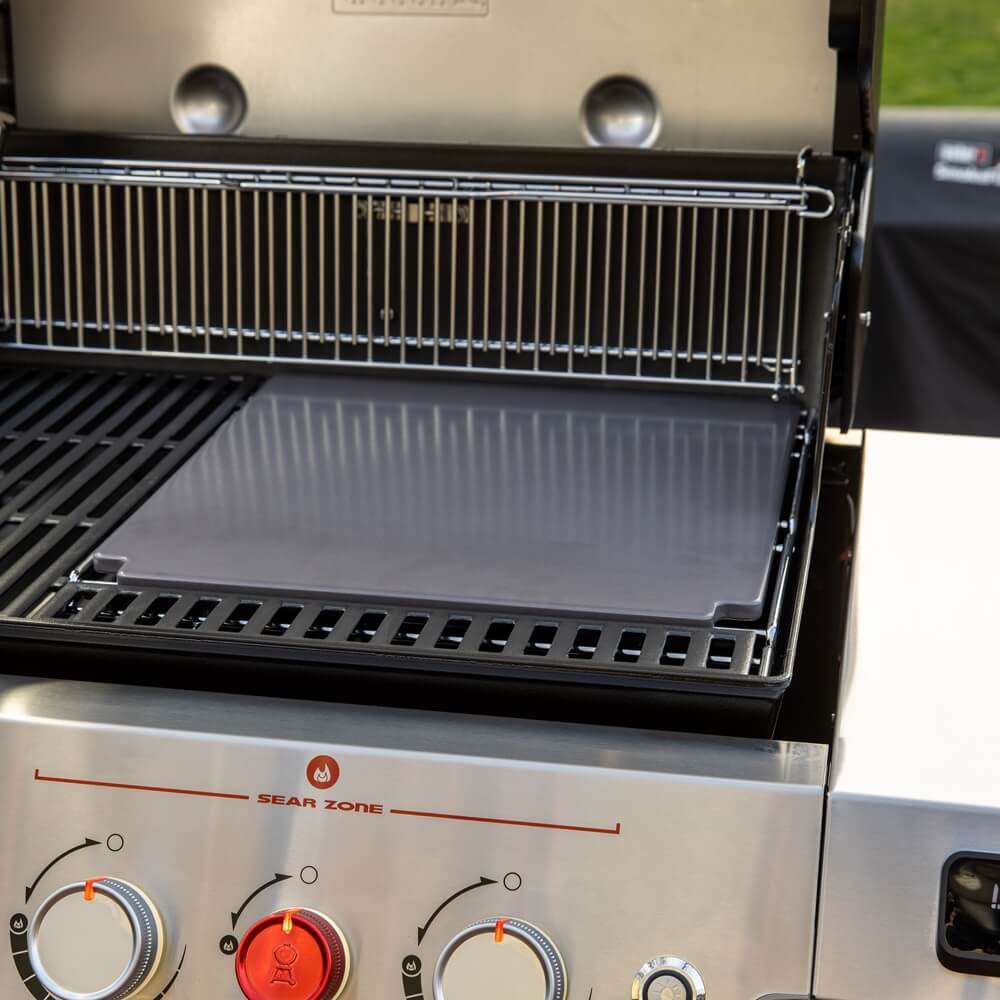 glazovany-pizza-kamen-weber-crafted-v-plynovom-grile