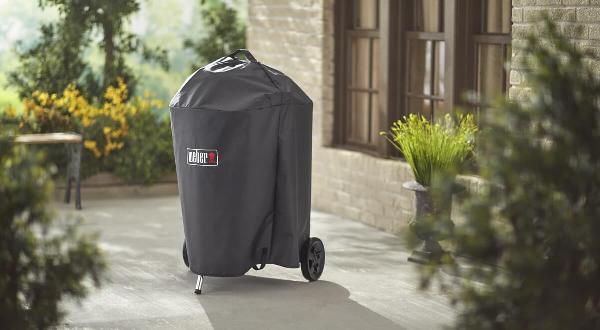 ochranny-obal-pre-gril-master-touch-premium-57cm-weber-na-terase
