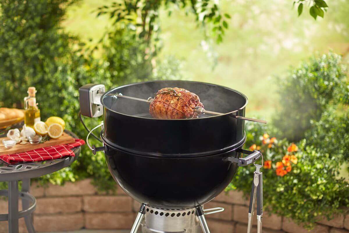 otacaci-spiz--rotisserie--pre-kotlove-grily-s-priemerom-57-cm-weber-v-grile