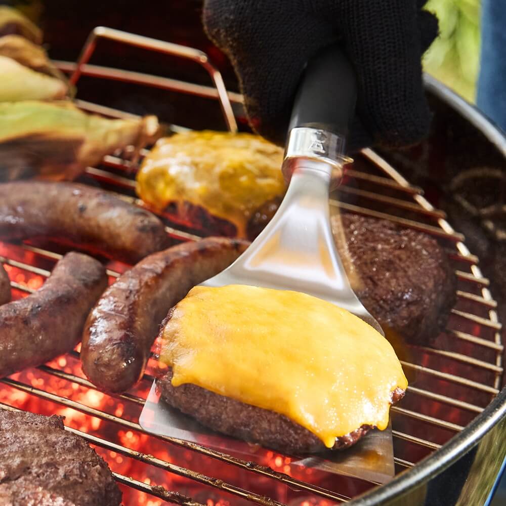 priprava-jedla-v-bar-b-kettle-47-cm-2026-gril-na-drevene-uhlie-weber