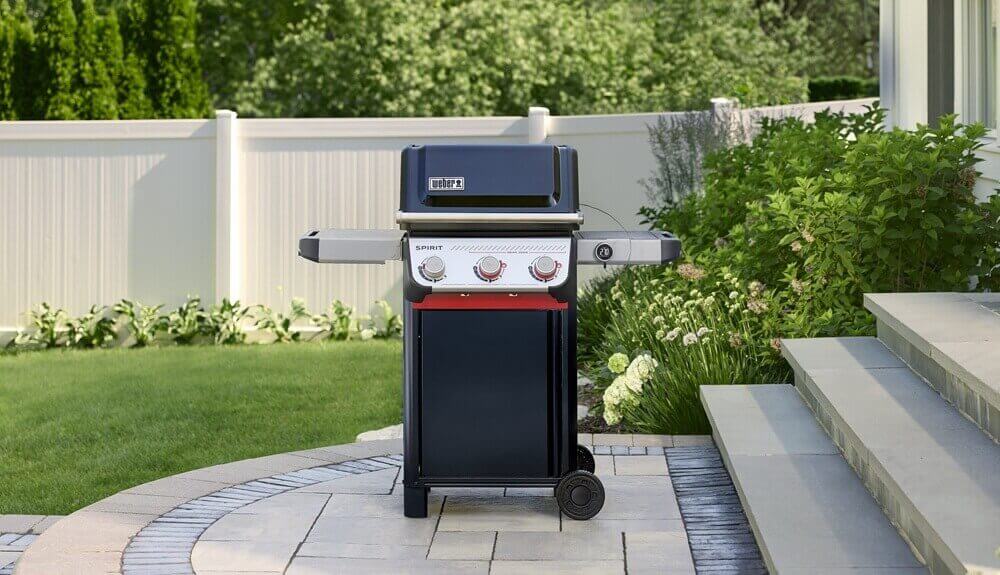 spirit-ex-325-plynovy-gril-weber-v-zahrade