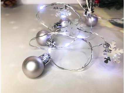 Řetěz MagicHome Vánoce Ball, 20x LED studená bílá, s koulemi a vločkami, stříbrná, 2xAA, jednoduché svícení, osvětlení, L-1,9 m