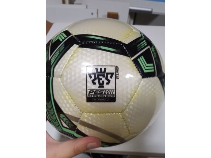 PES PRO EVOLUTION SOCCER 2011 FUTBALOVÁ LOPTA