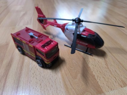Helikoptéra + hasičské auto