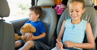 Jak zabavit děti v autě při cestě na dovolenou?