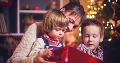 Podle čeho vybírat vánoční dárky pro nejmenší děti?