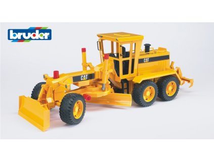 BRUDER 2436 Žlutý SHRNOVAČ CAT silniční