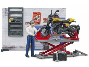 BRUDER 62102 Motodílna s figurkou mechanika a motorkou Ducati Scrambler