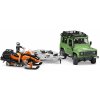 BRUDER 2594 Land Rover s valníkem, sněžným skútrem a figurkou