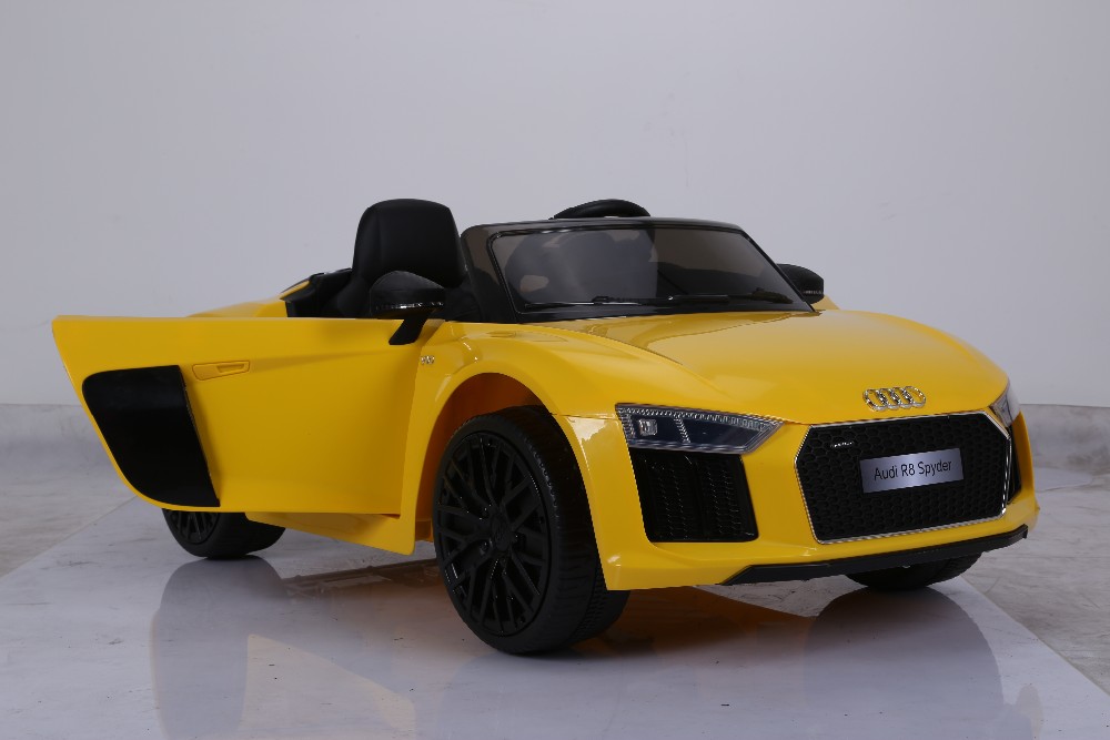 Audi R8 Spyder battery pack Yellow + Dálkové ovládání + EVA + Pomalý start + Rádio MP3 + LED dioda