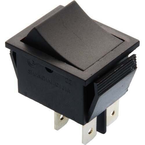 Tlačítkový spínač zpětného rázu pod plynovým pedálem 6 PIN