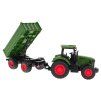 Zelený traktor s přívěsem