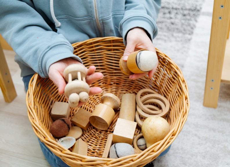 Montessori hračky: Podpora vývoje dítěte skrze kreativitu a samostatnost