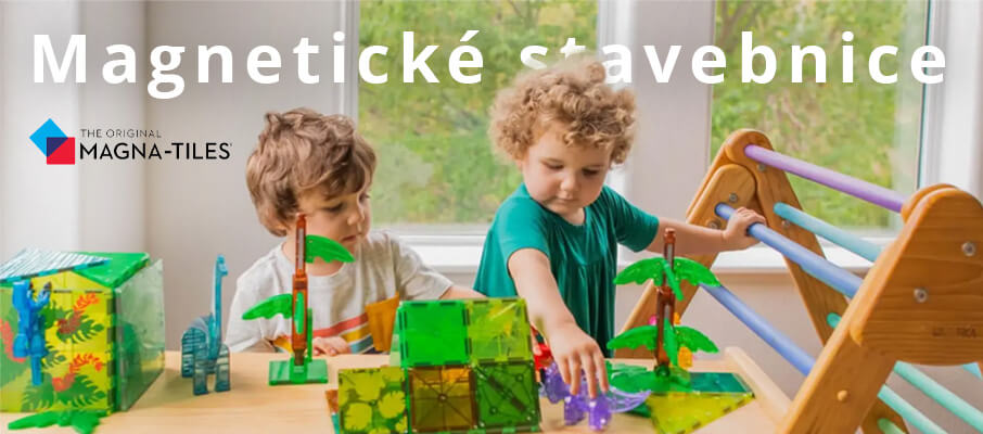 Deti sa hraju s magnetickou stavebnicou