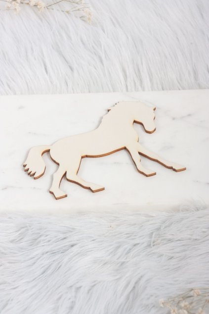 Dřevěný výřez na dotvoření kůň