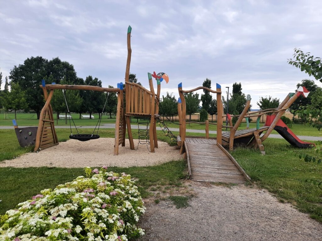 Dětský park Chvalovice a Stračí stezka: velká zábava zdarma na Znojemsku