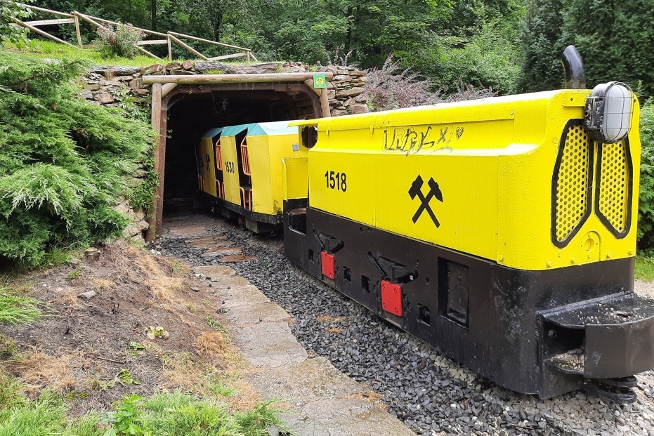 Jáchymov s dětmi: Údolí mlýnků a hřiště s důlní mašinkou