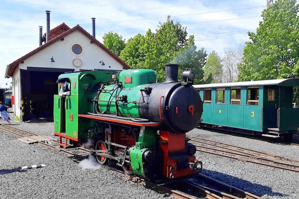 Kolínská řepařská drážka: Výlet s dětmi na mašince v přírodě | Hravé stroje