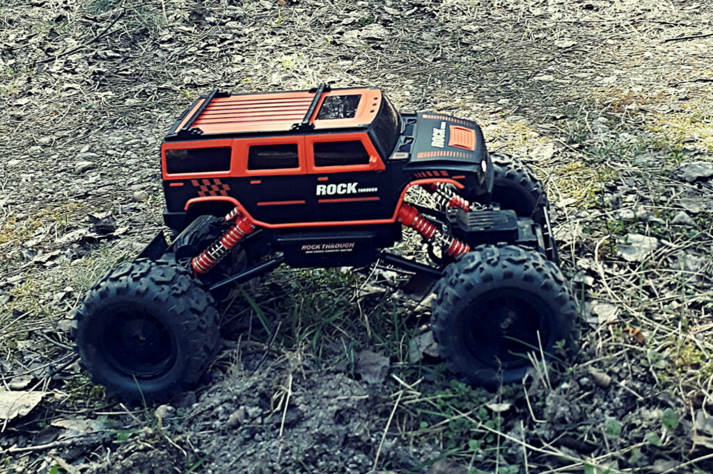 Hračka na ovládání do terénu pro děti: jak vybrat a naše zkušenost