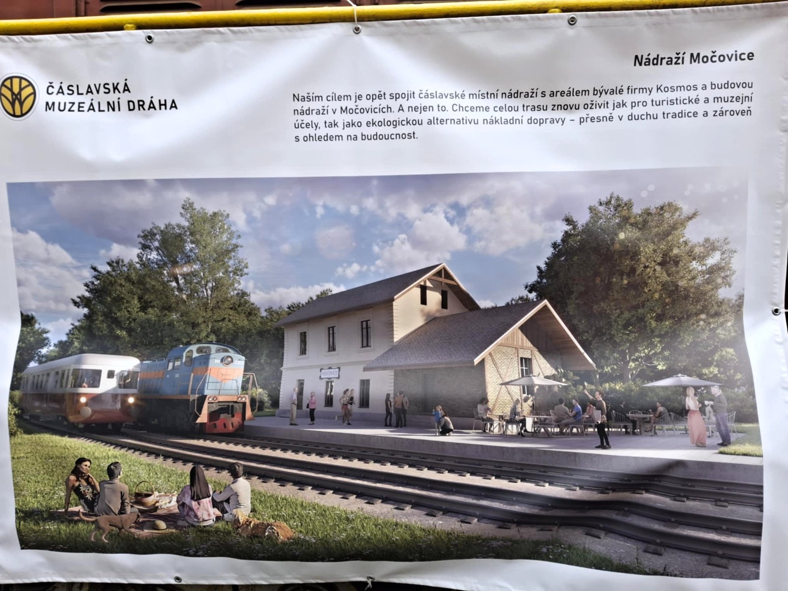 Plachta s vizualizací obnoveného nádraží Močovice v areálu Čáslavské muzeální dráhy