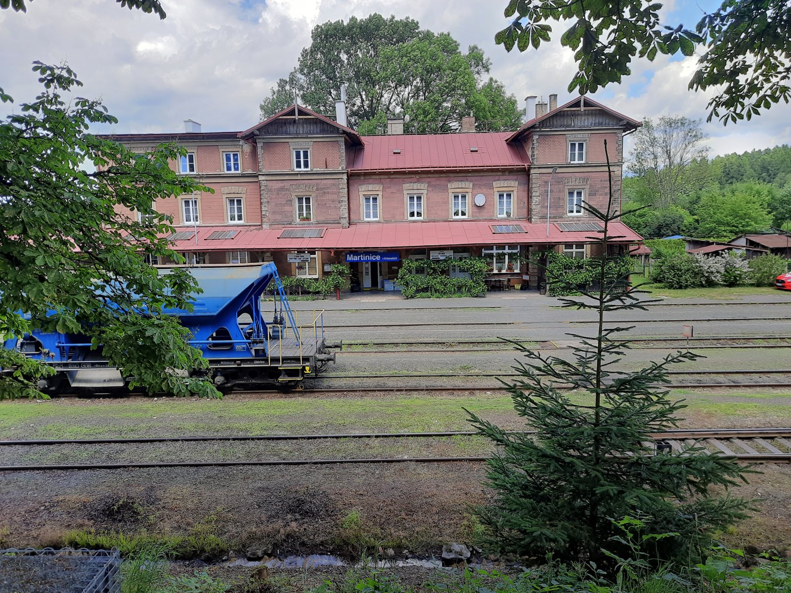 Výpravní budova nádraží Martinice v Krkonoších