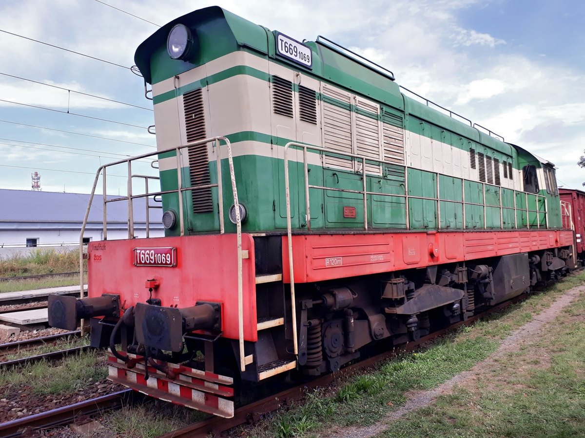 Motorová lokomotiva T669 v Rosicích nad Labem