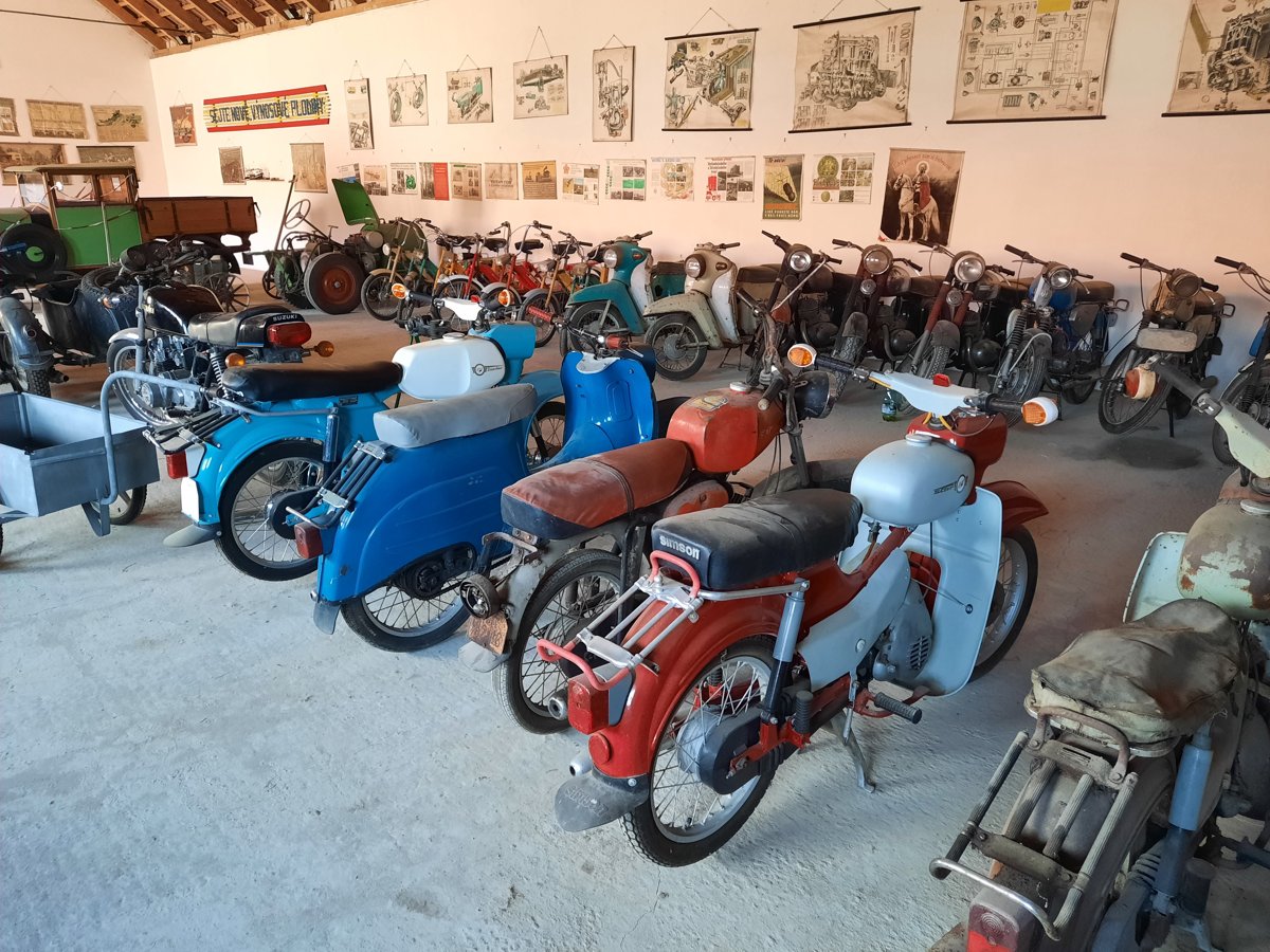 Historické motocykly v Muzeu traktorů Chotouň
