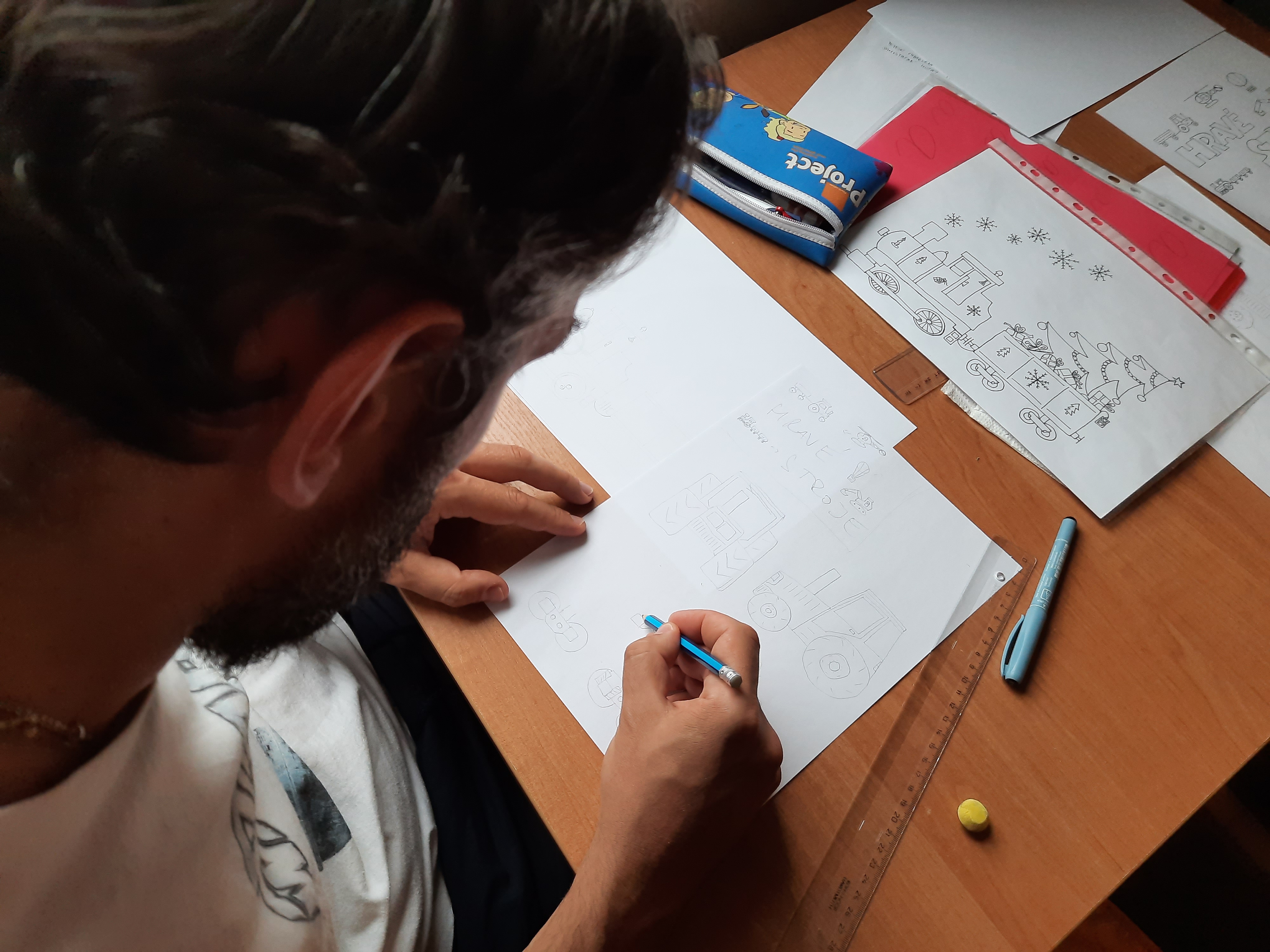 Ručně kreslená skica lokomotivy od Honzy