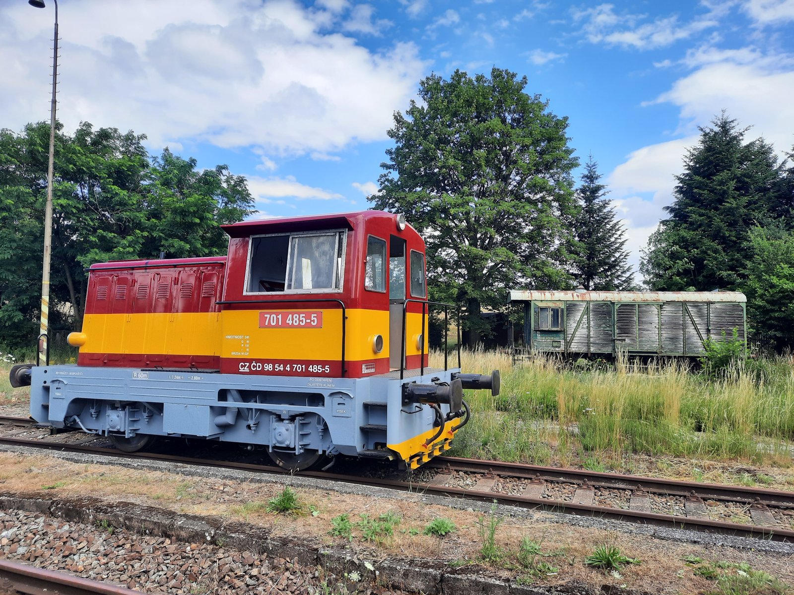 Lokotraktor řady 701 na nádraží Střezimíř