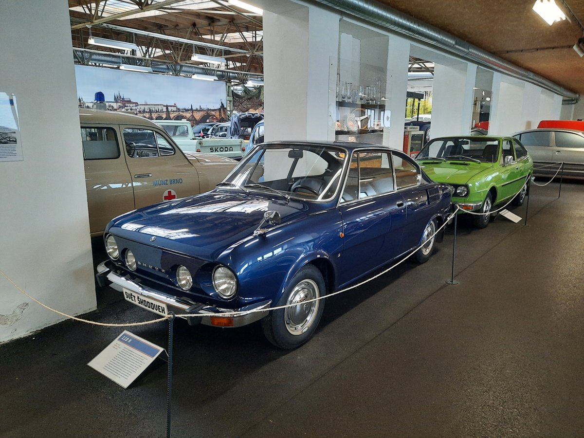 Modré kupé Škoda v automuzeu Svět Škodovek