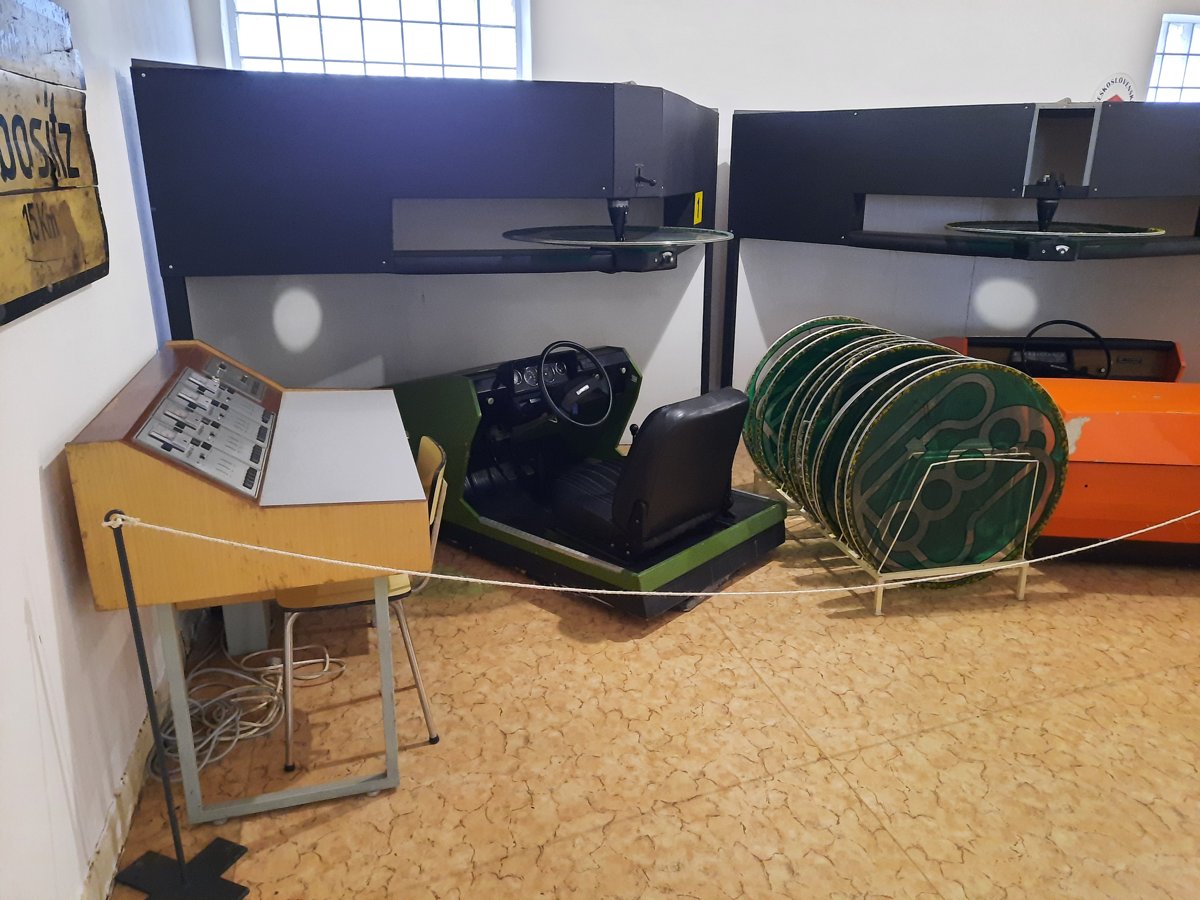 Historické trenažéry autoškoly ve Světě Škodovek