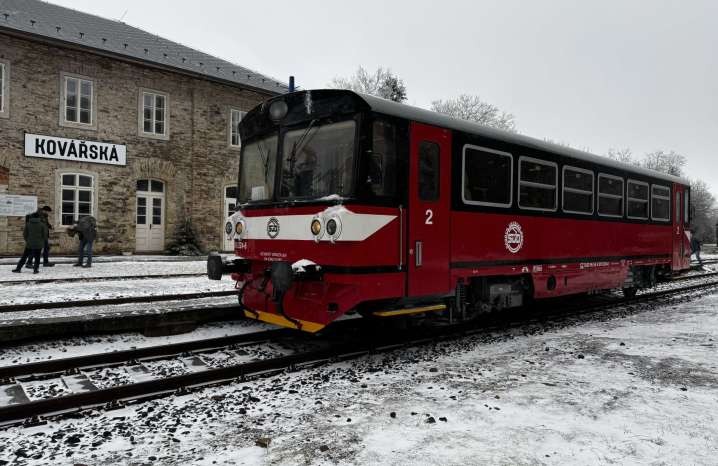 Motorový vůz Správy Ústecké dráhy ve stanici Kovářská