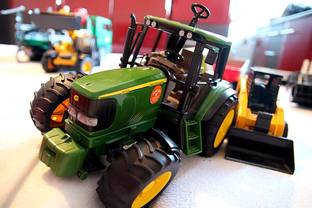 Bruder traktor John Deere s čelním nakladačem