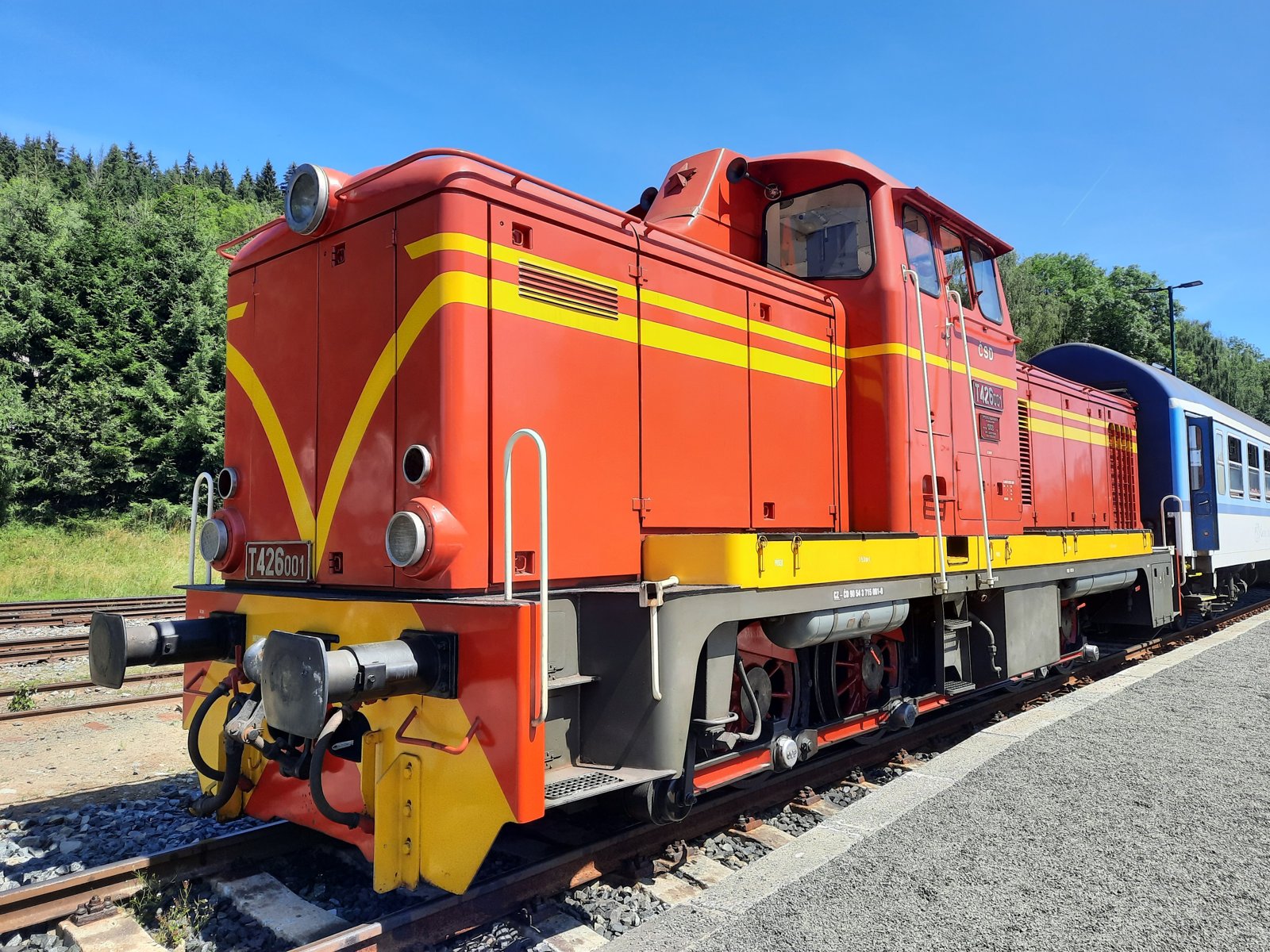 Ozubnicová lokomotiva Rakušanka T 426.0 se soupravou v Kořenově