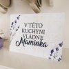 Plechová destička - V této kuchyni vládne maminka (Velikost 27x18cm)