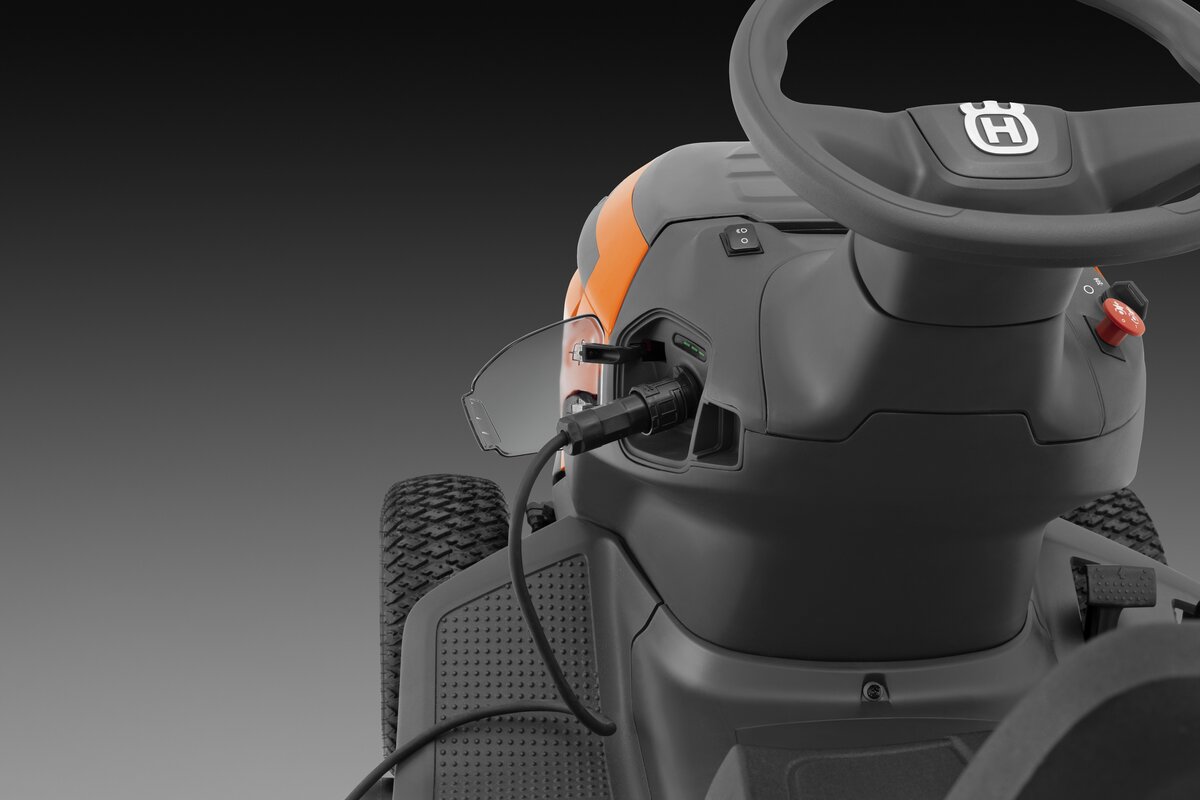 Záhradný traktor Husqvarna na akumulátor