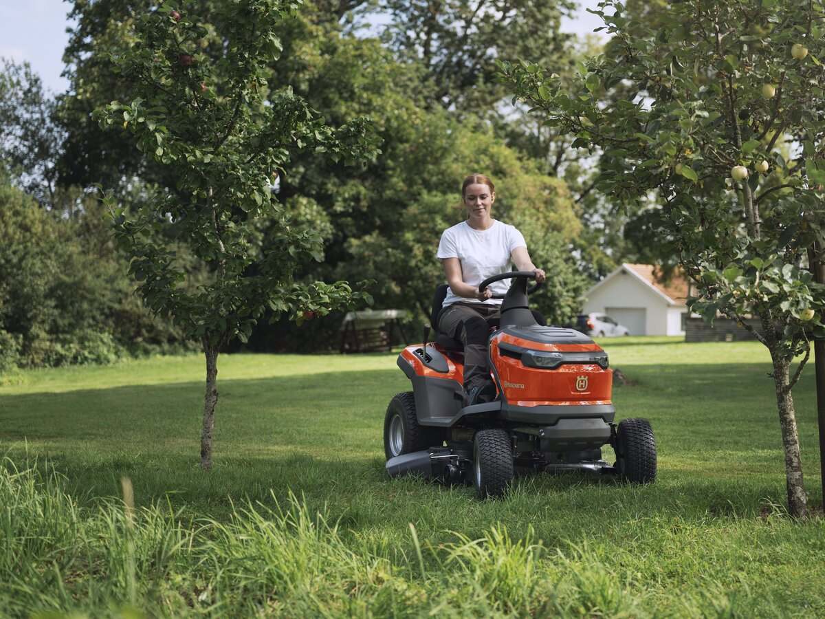 Akumulátorový záhradný traktor Husqvarna TC 100i 