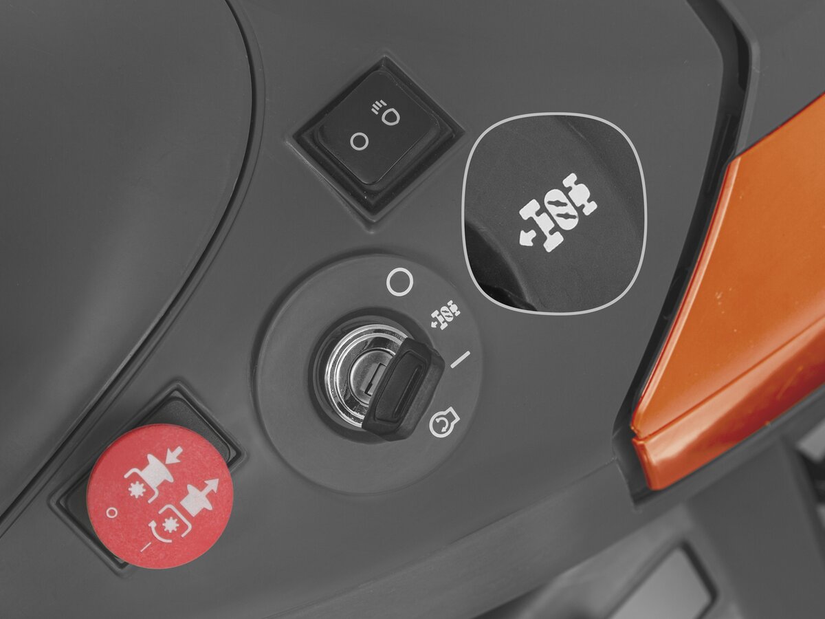 Záhradný traktor Husqvarna TC 112 so systémom ROS