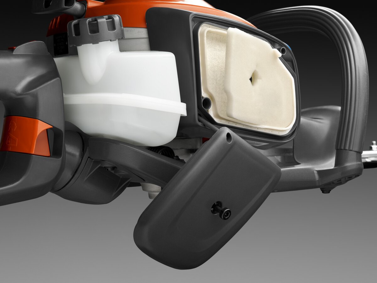 Benzínový plotostrih Husqvarna 522HDR75X má motor chránený dvojstupňovým vzduchovým filtrom 